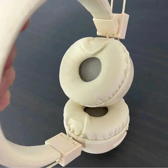 LSTN Sound Co. x Jilly Box: Bardot Wireless Headphone - Picture 8 of 9